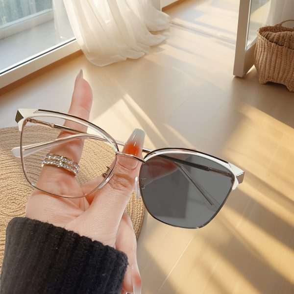 Women Photochromic Cat Eye Glasses - Image 2