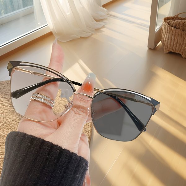 Women Photochromic Cat Eye Glasses - Image 3