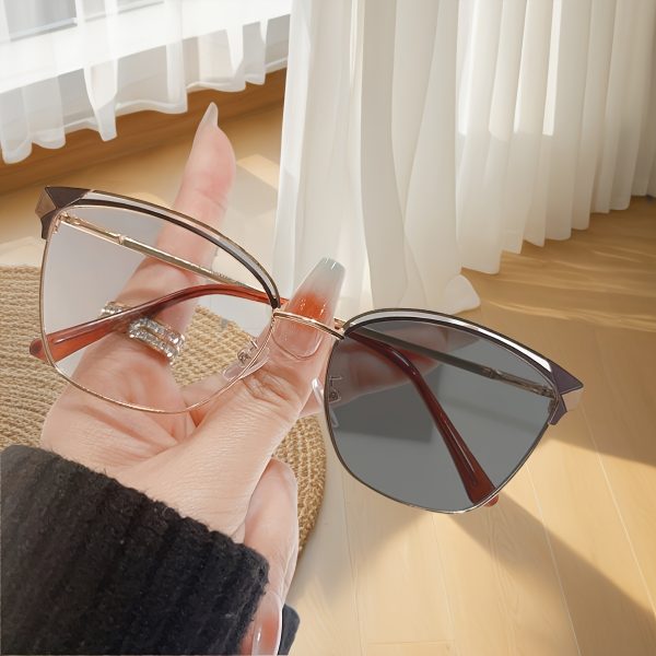 Women Photochromic Cat Eye Glasses - Image 5
