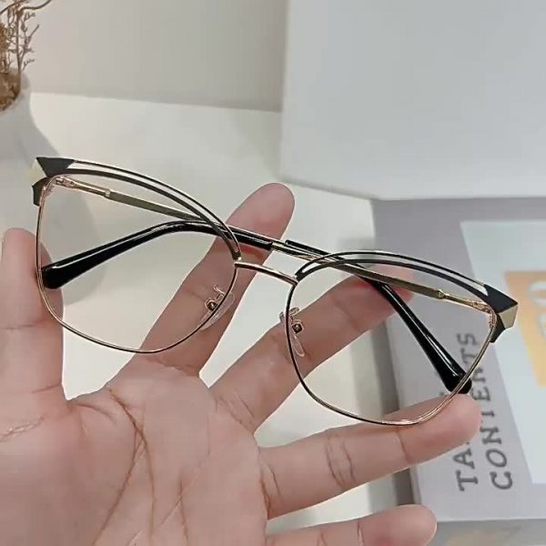 Women Photochromic Cat Eye Glasses - Image 6