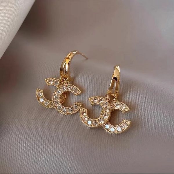 1 Pair Moving C Letter Stud Earrings for Women - Image 2