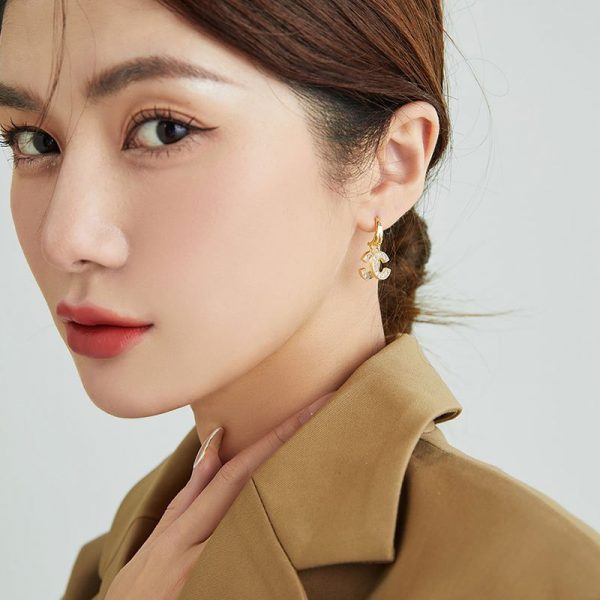 1 Pair Moving C Letter Stud Earrings for Women - Image 6